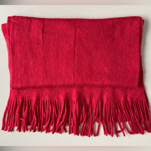 β€οΈLike New Steve Madden Super-Soft Thick Plush RED Muffler Scarf Wrap 22.5"x76" - Picture 13 of 16